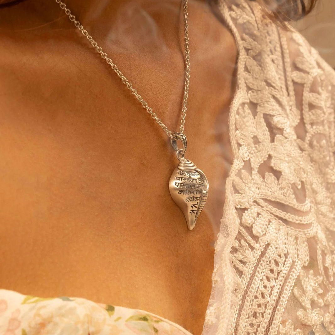 Shri Krishna Shankha Pendant with Chain with shloka