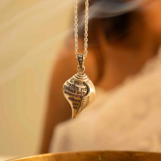 Shri Krishna Shankha Pendant with Chain with shloka